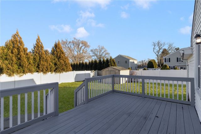 1609 West Main Road, Middletown, RI 02842