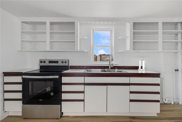 1609 West Main Road, Middletown, RI 02842