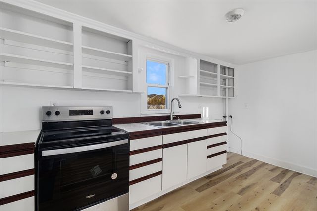 1609 West Main Road, Middletown, RI 02842