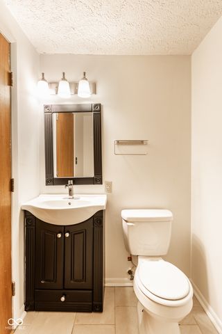 1929 E Us HWY 40, Clayton, IN 46118