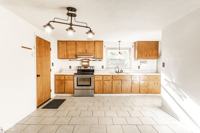 1929 E Us HWY 40, Clayton, IN 46118