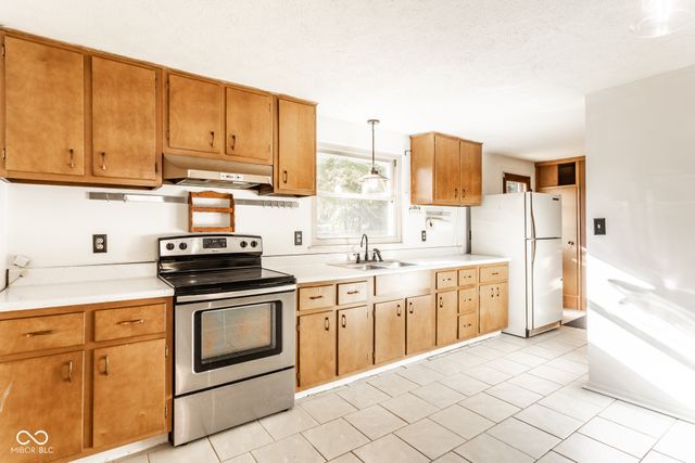 1929 E Us HWY 40, Clayton, IN 46118