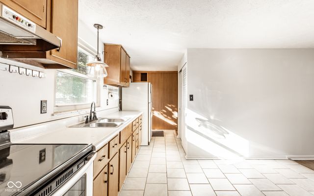 1929 E Us HWY 40, Clayton, IN 46118