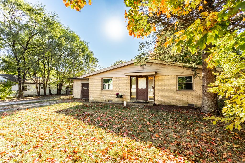 1929 E Us HWY 40, Clayton, IN 46118