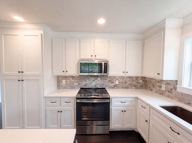102 S Valley Rd, Hendersonville, TN 37075
