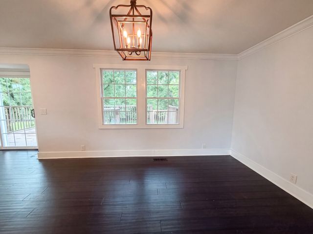 102 S Valley Rd, Hendersonville, TN 37075