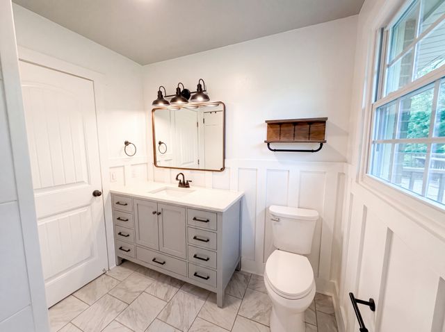 102 S Valley Rd, Hendersonville, TN 37075