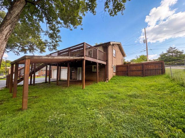 102 S Valley Rd, Hendersonville, TN 37075