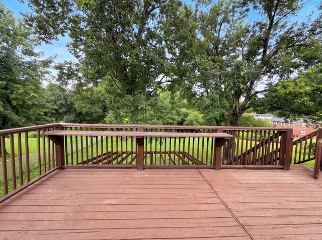 102 S Valley Rd, Hendersonville, TN 37075