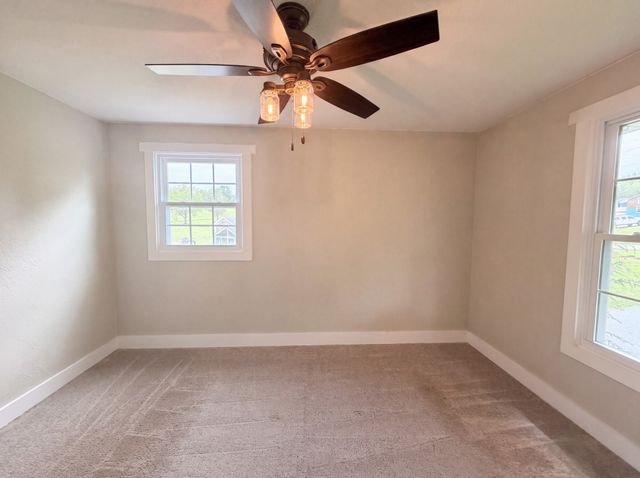 102 S Valley Rd, Hendersonville, TN 37075