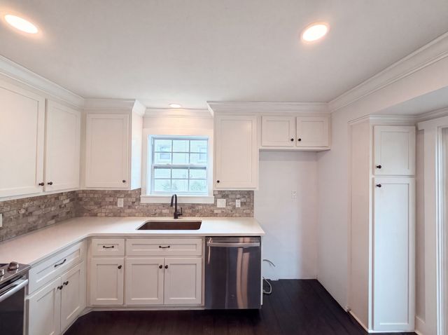 102 S Valley Rd, Hendersonville, TN 37075
