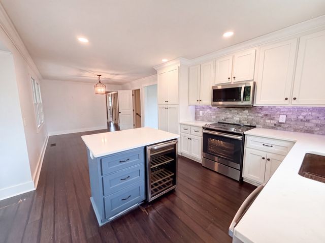 102 S Valley Rd, Hendersonville, TN 37075