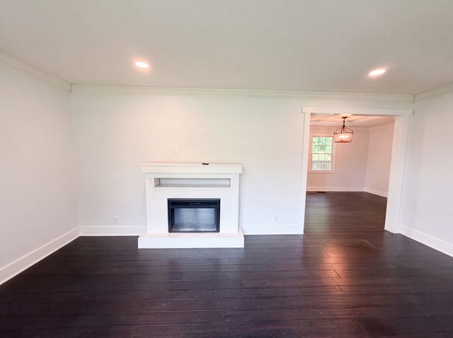 102 S Valley Rd, Hendersonville, TN 37075