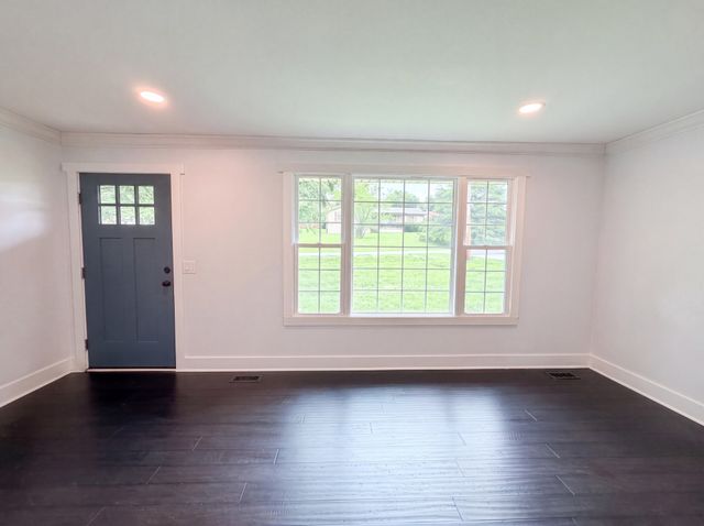 102 S Valley Rd, Hendersonville, TN 37075