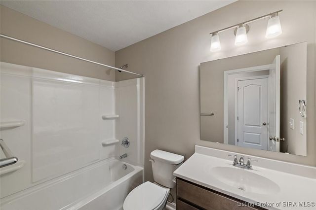 8220 Crescent Cove, Charlestown, IN 47111