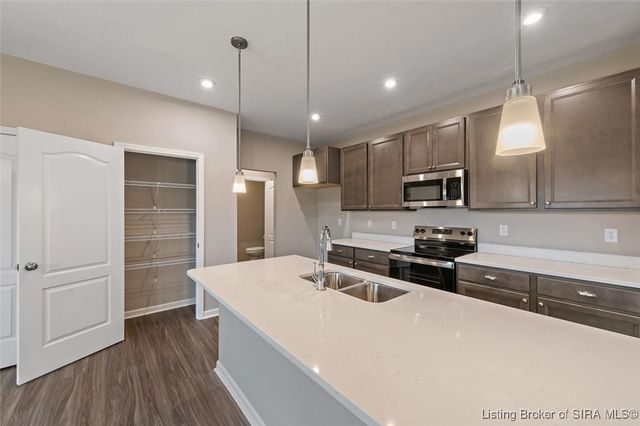 8220 Crescent Cove, Charlestown, IN 47111