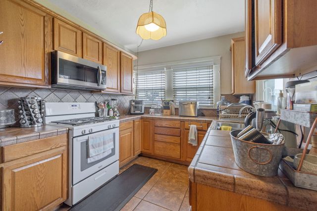 457 W Maple Street, Exeter, CA 93221