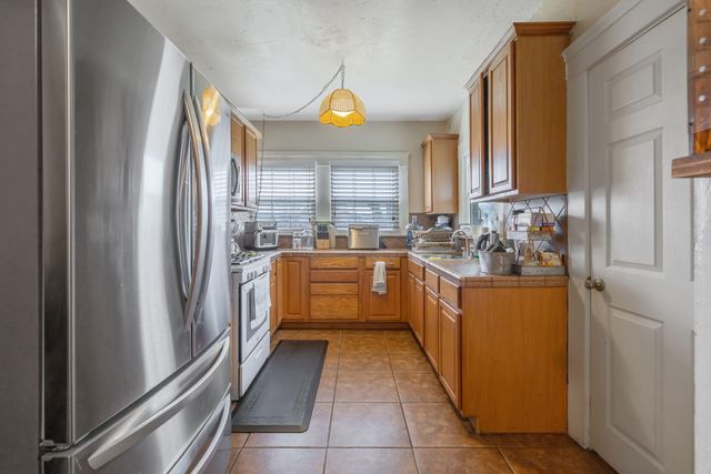 457 W Maple Street, Exeter, CA 93221