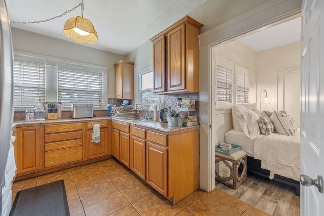 457 W Maple Street, Exeter, CA 93221