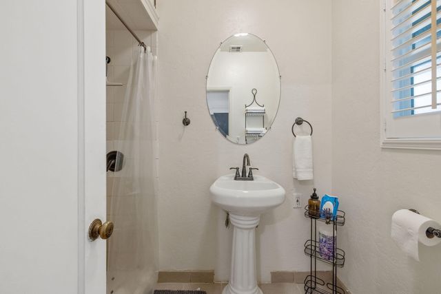 457 W Maple Street, Exeter, CA 93221