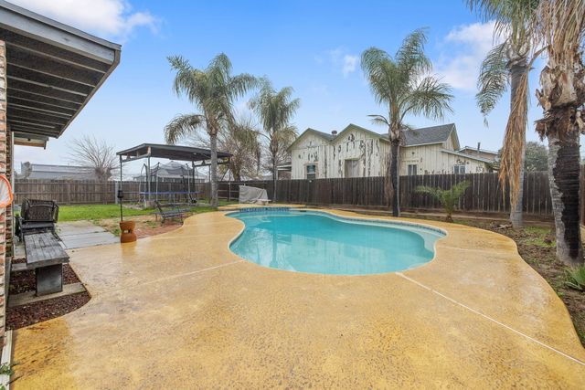 457 W Maple Street, Exeter, CA 93221