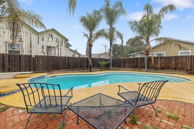 457 W Maple Street, Exeter, CA 93221