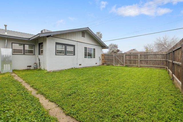 457 W Maple Street, Exeter, CA 93221