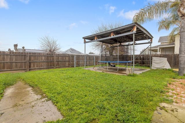 457 W Maple Street, Exeter, CA 93221