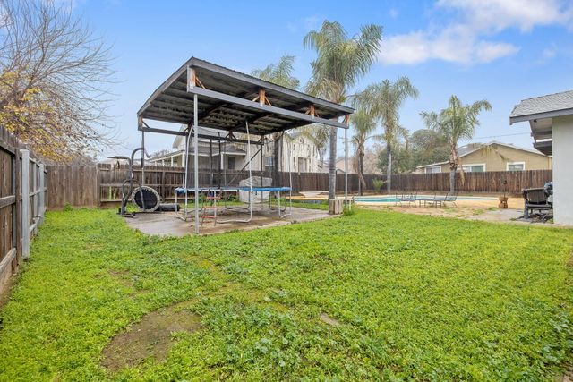 457 W Maple Street, Exeter, CA 93221