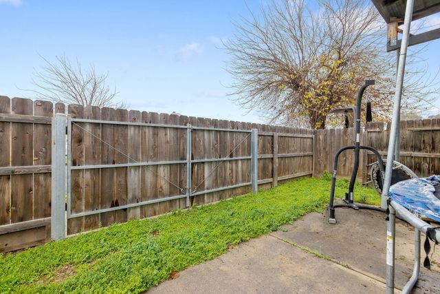 457 W Maple Street, Exeter, CA 93221