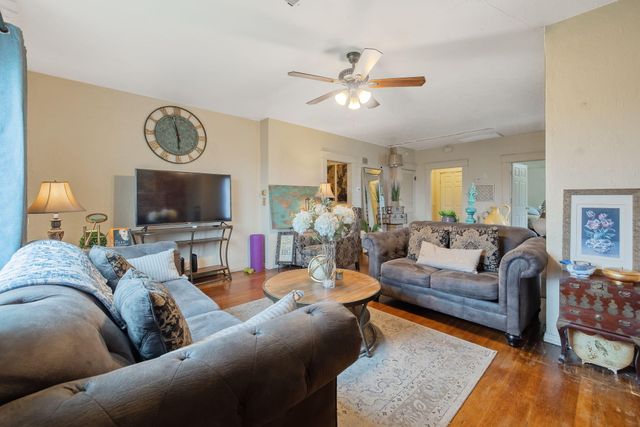 457 W Maple Street, Exeter, CA 93221