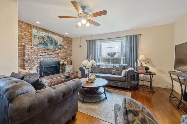 457 W Maple Street, Exeter, CA 93221