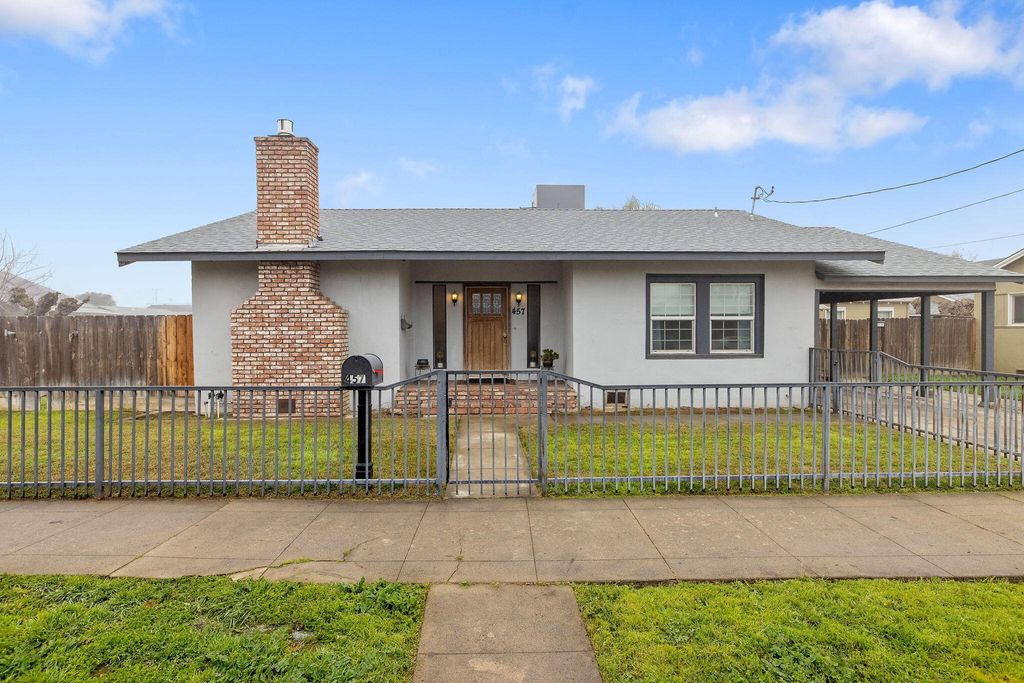 457 W Maple Street, Exeter, CA 93221