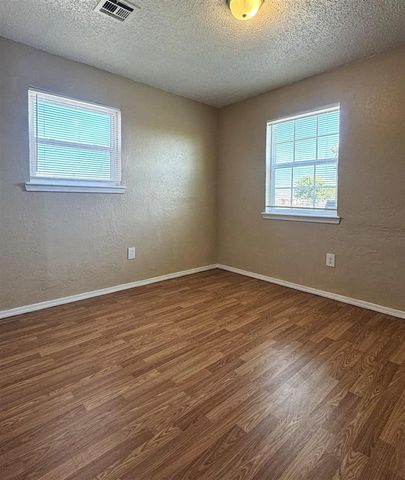 4724 SW K Cir, Lawton, OK 73505