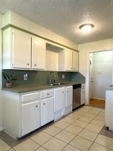 4724 SW K Cir, Lawton, OK 73505