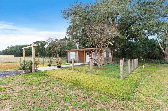 16014 County Road 26 Road, Foley, AL 36535