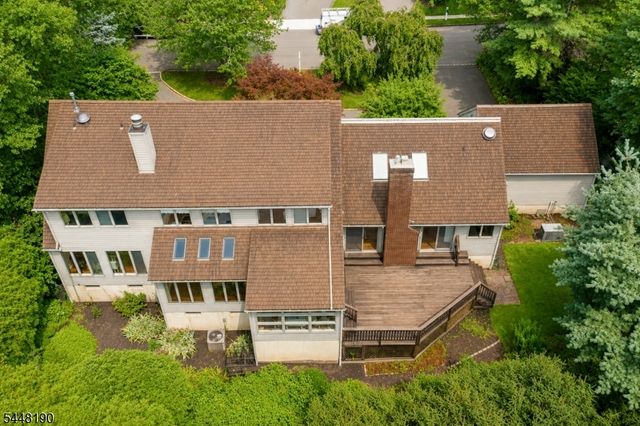 8 Woods Ln, Chatham Boro, NJ 07928