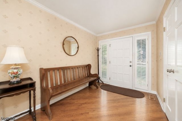 8 Woods Ln, Chatham Boro, NJ 07928