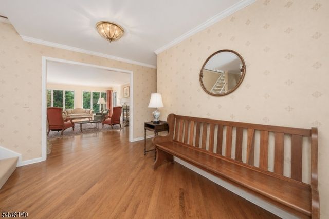 8 Woods Ln, Chatham Boro, NJ 07928