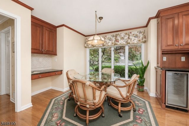 8 Woods Ln, Chatham Boro, NJ 07928