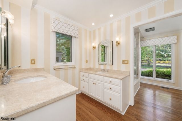 8 Woods Ln, Chatham Boro, NJ 07928