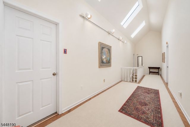 8 Woods Ln, Chatham Boro, NJ 07928