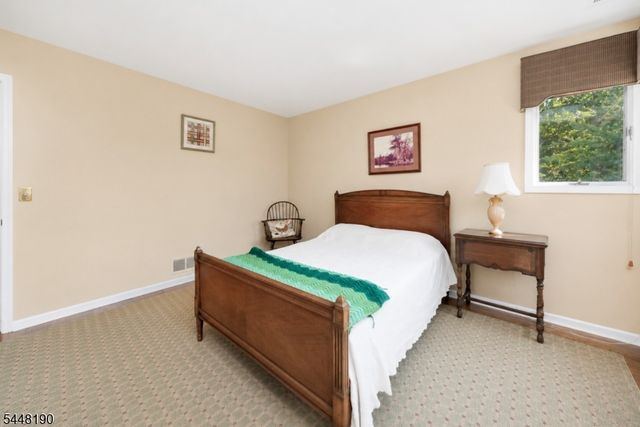 8 Woods Ln, Chatham Boro, NJ 07928
