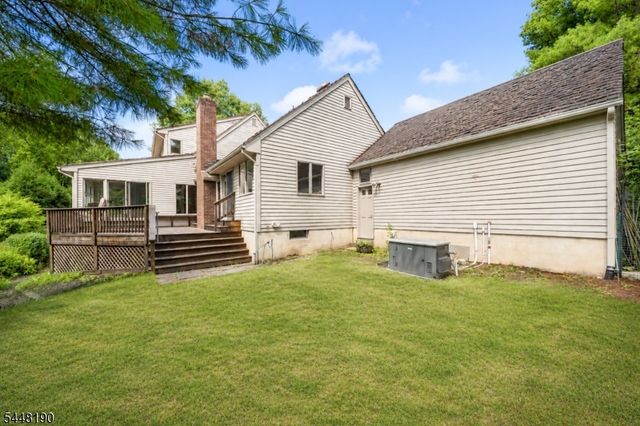 8 Woods Ln, Chatham Boro, NJ 07928