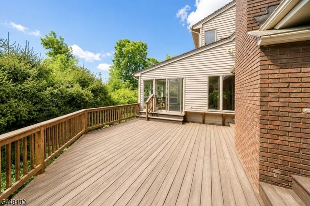8 Woods Ln, Chatham Boro, NJ 07928