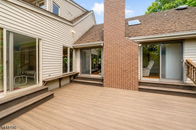8 Woods Ln, Chatham Boro, NJ 07928