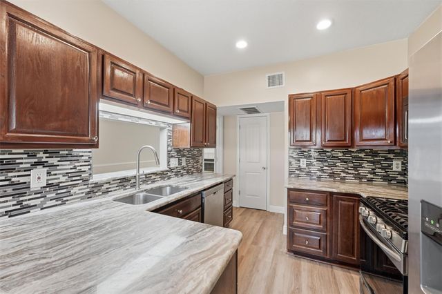 5602 Society Ln, Houston, TX 77084
