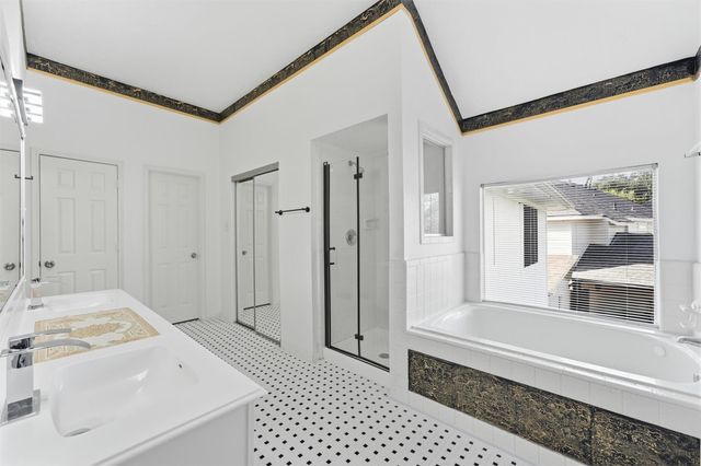 5602 Society Ln, Houston, TX 77084