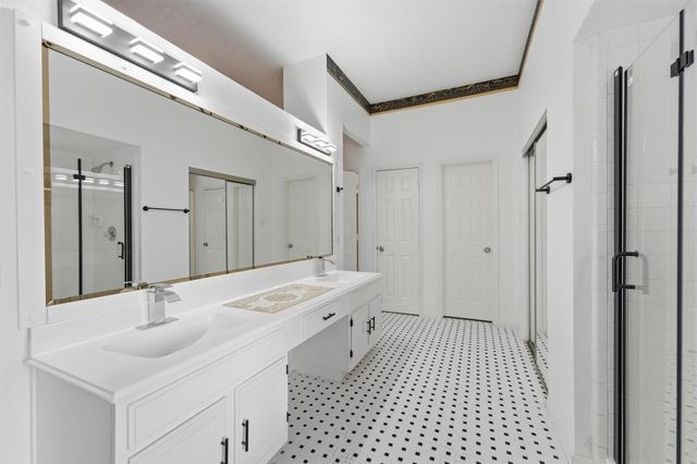 5602 Society Ln, Houston, TX 77084