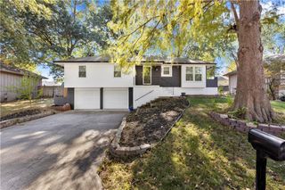 809 SE 16th Street, Oak Grove, MO 64075